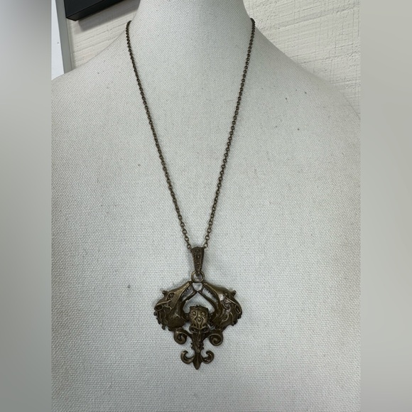 Large strange wolf skull pendant necklace - Picture 2 of 5